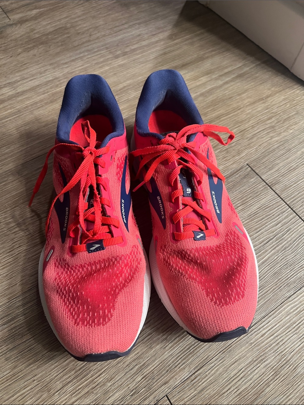 Brooks Women’s Coral Pink Launch 9 Running Shoe 8.5